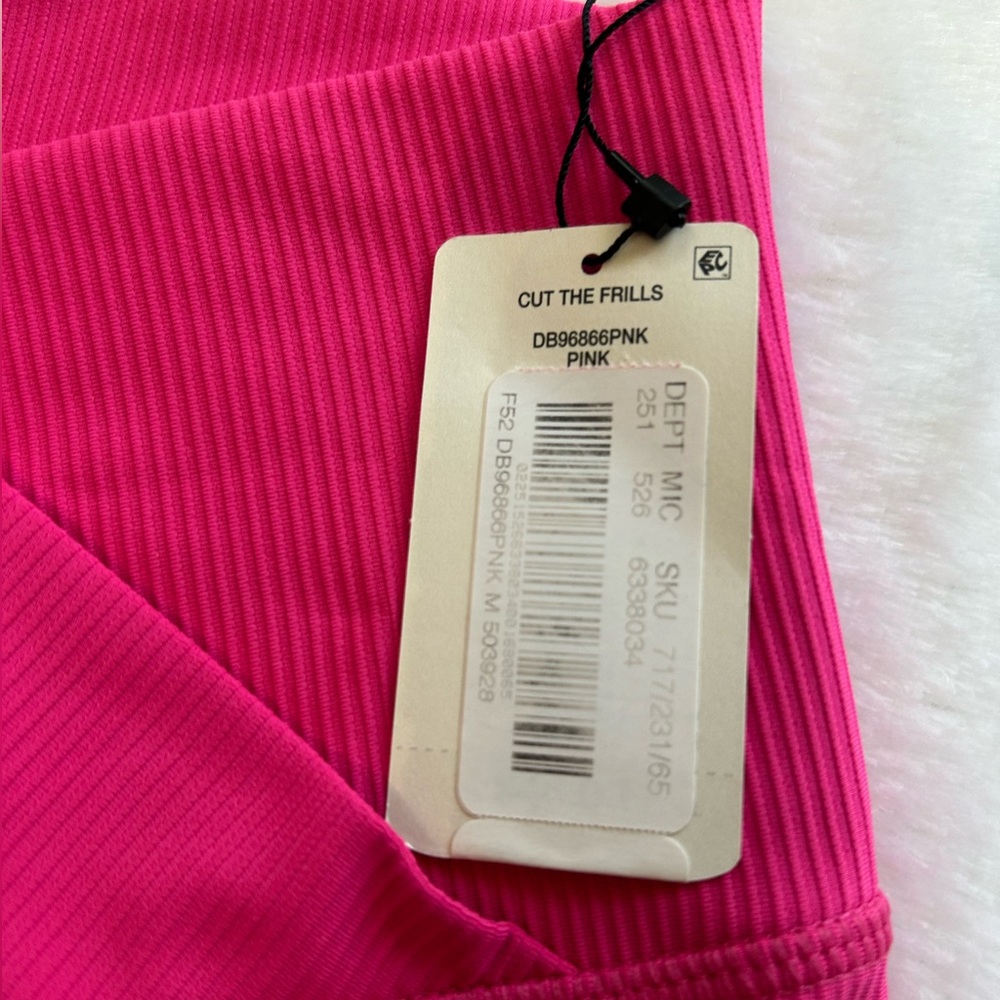 Cut the Frills Pink Biker Shorts Medium NWT - Picture 7 of 9